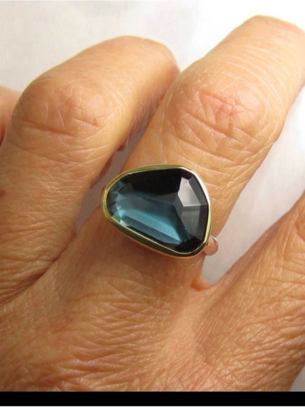 Elegant Women's Blue Topaz Ring - 18k Gold and sterling silver